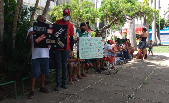 MTST e MPRU realizam protesto em Caruaru