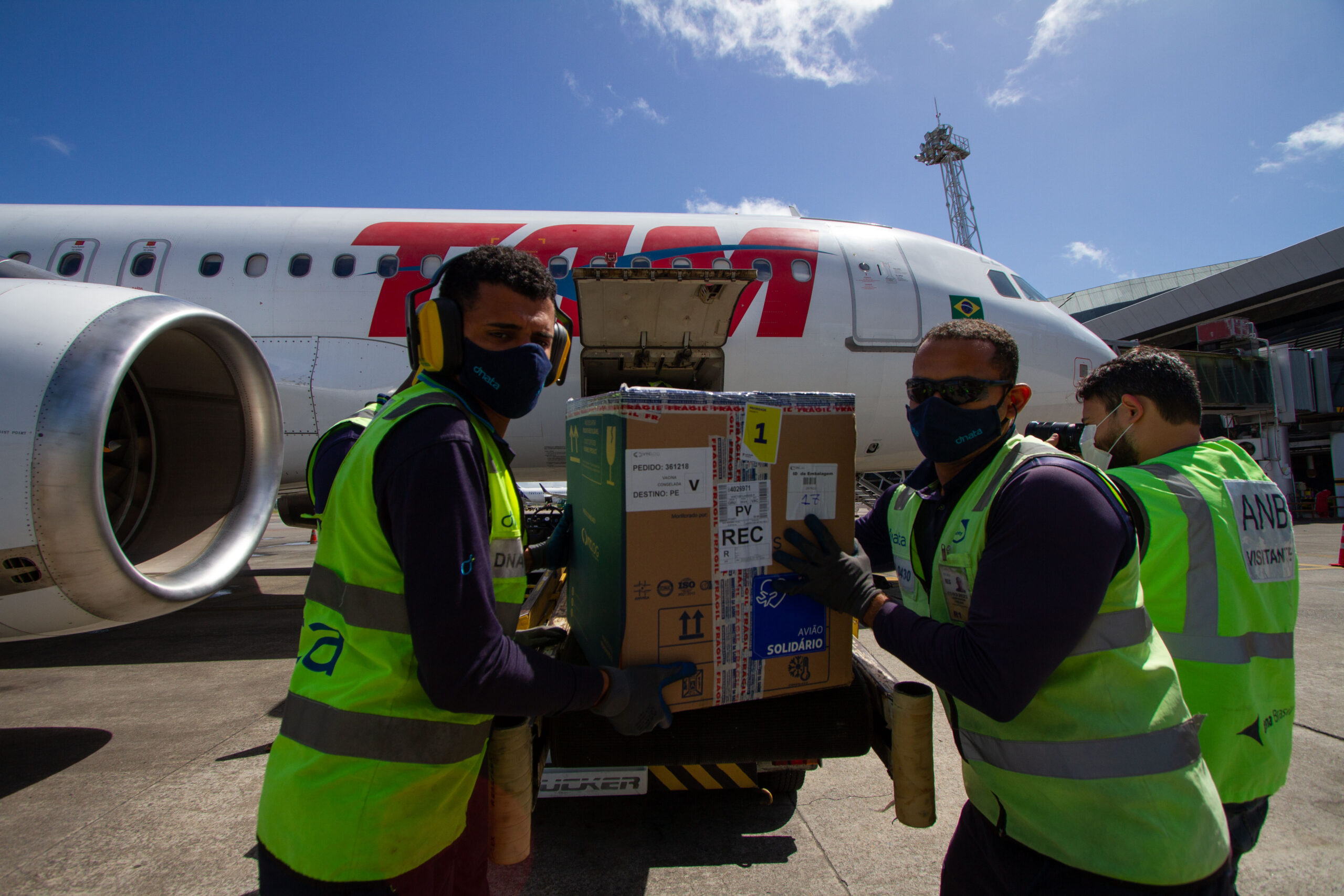 Pernambuco recebe mais 318,3 mil doses de vacina contra a Covid-19