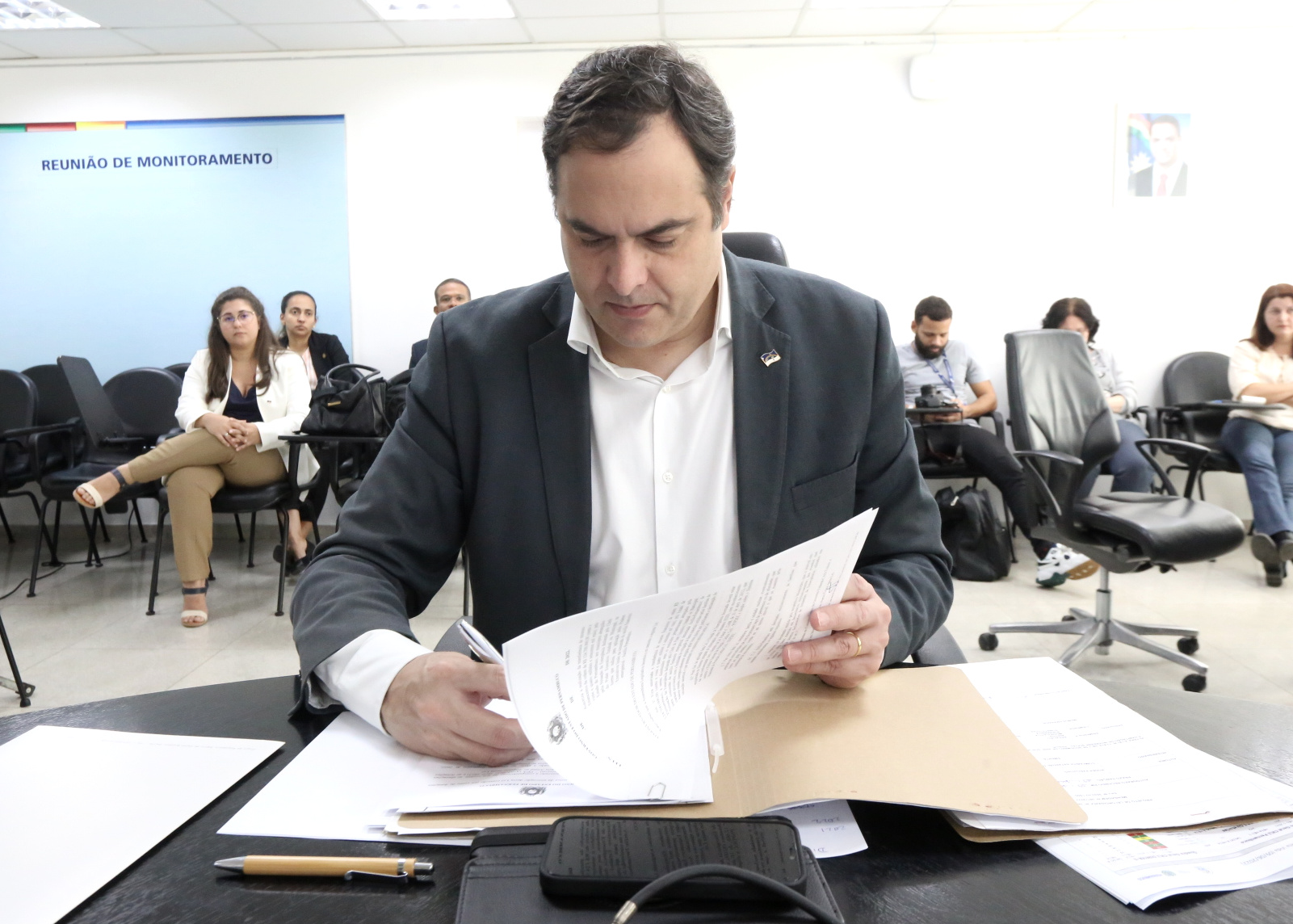 Pernambuco sanciona leis que criam pensão e auxílio para vítimas das chuvas