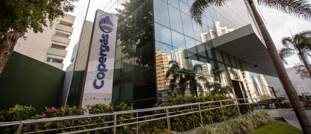 As vagas são para nível médio e superior, com salários de até R$ 10 mil. (Imagem: Divulgação)