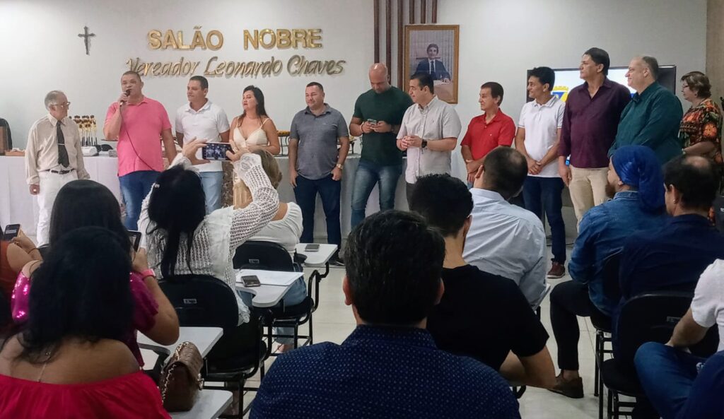 Parlamentares se reuniram com a imprensa nesta quinta (22). (Imagem: Dido Montenegro) 