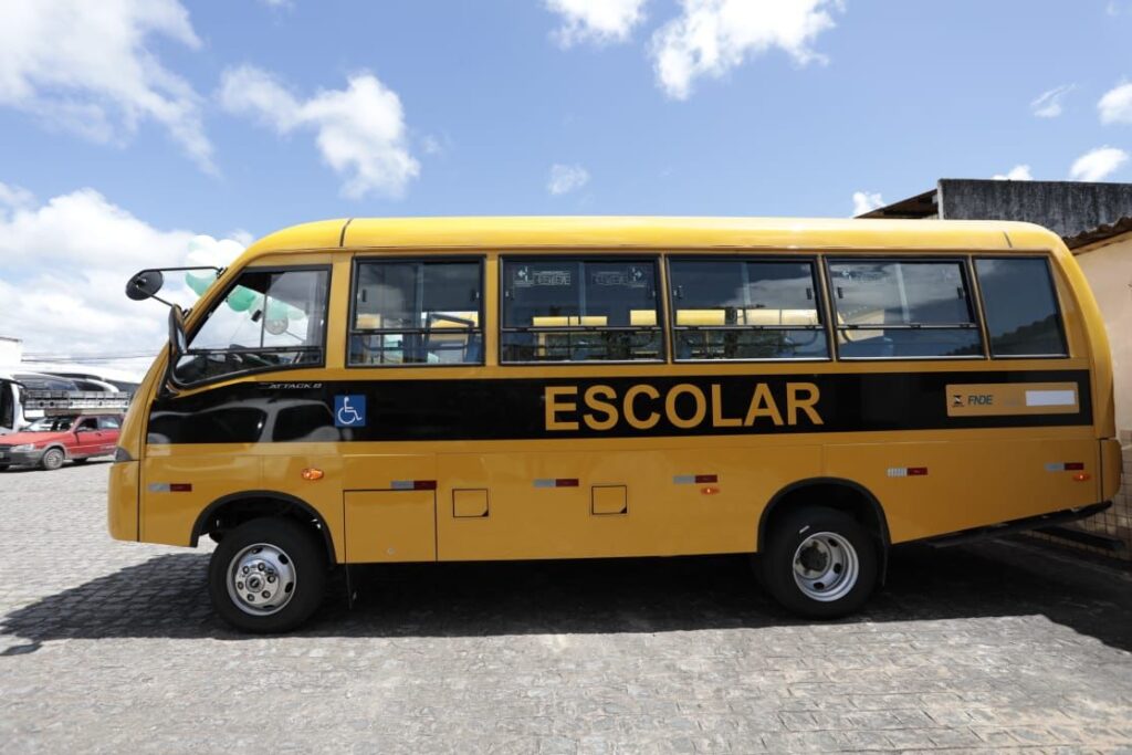 Nas primeiras semanas de aula, os ônibus seguirão a mesma rota de 2022. (Imagem: Jorge Farias)