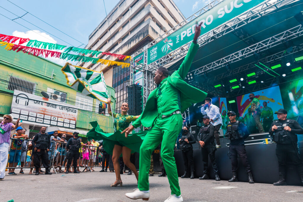 Comitiva oficial conta com 22 integrantes. (Imagem: Prefeitura de Caruaru)