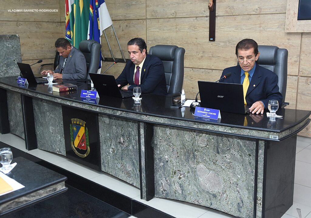 Parlamentares também aprovaram projetos do Poder Executivo. (Imagem: Vladimir Barreto)