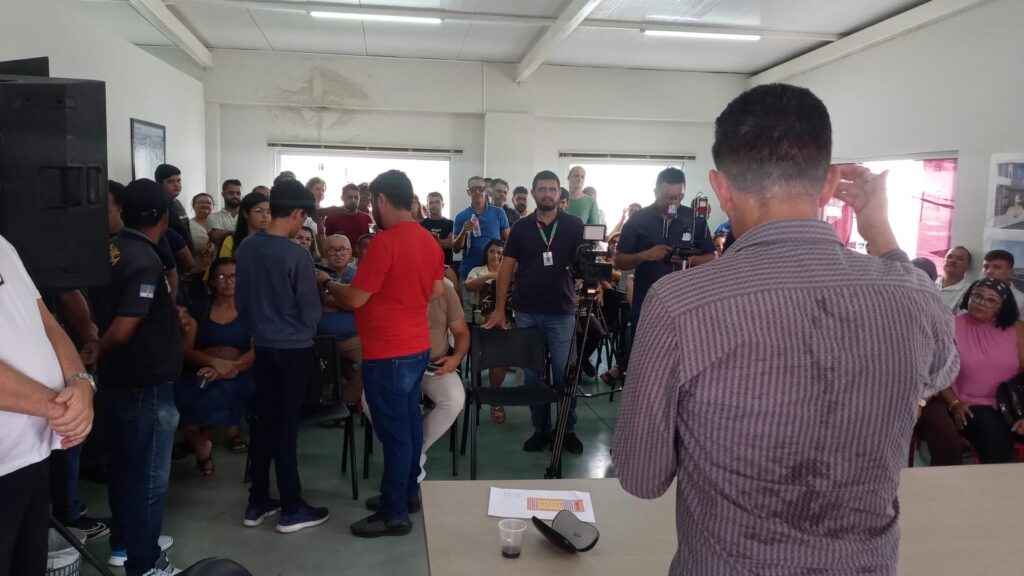 Uma reunião com representantes de vários setores da feira está acontecendo hoje (15), no auditório da antiga Fundac. (Imagem: Dido Montenegro)