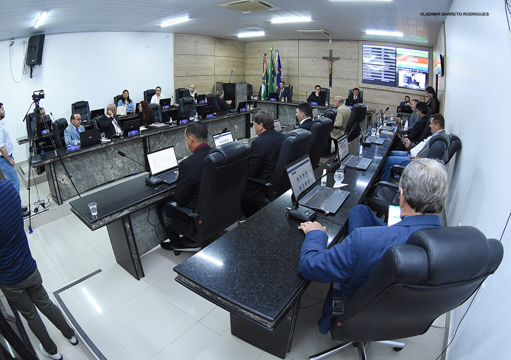 Classe está em greve desde a quarta-feira (12). (Imagem: Câmara de Caruaru)