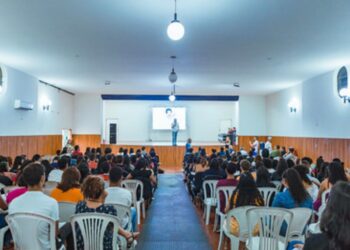 As aulas acontecem aos sábados, no auditório da antiga Fafica. (Imagem: Elvis Edson)