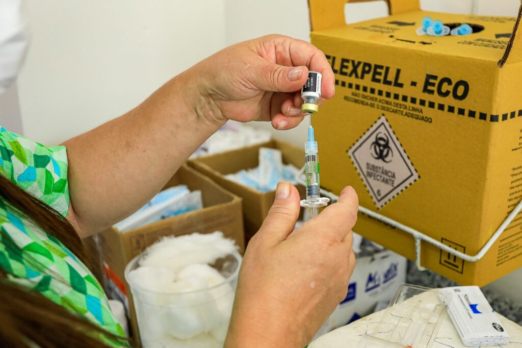 As vacinas são direcionadas para crianças e adolescentes de até 14 anos (Imagem: Divulgação)
