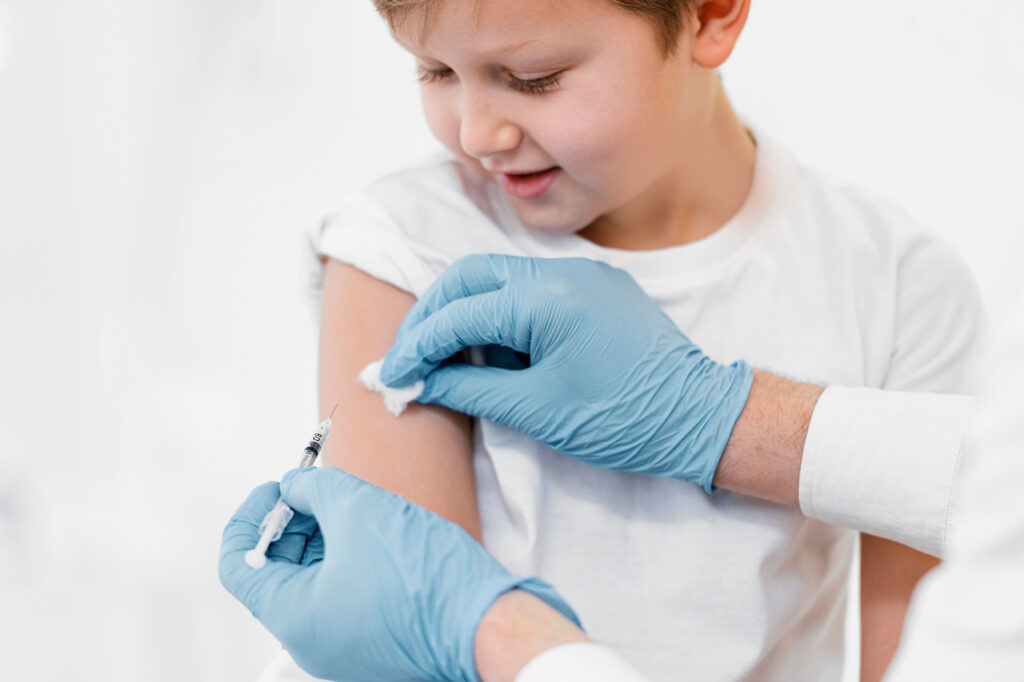 Em dezembro, a cobertura vacinal da tríplice viral chegou  a 95% (Imagem: Divulgação)