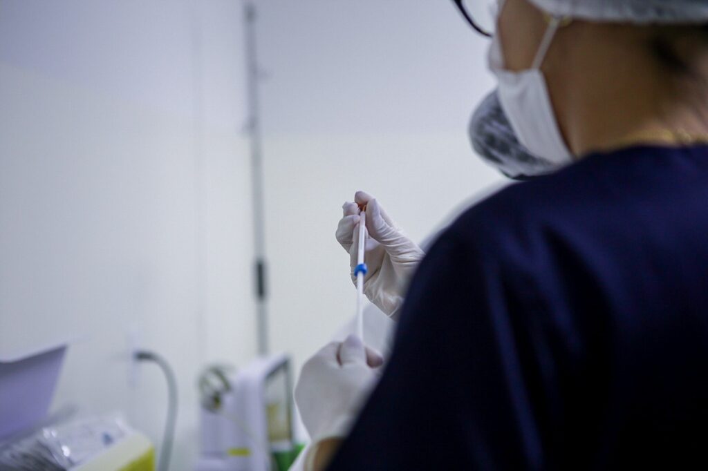 Campanha é voltada para grupos prioritários e segue até 31 de maio (Foto: Divulgação / Secom / PMC)
