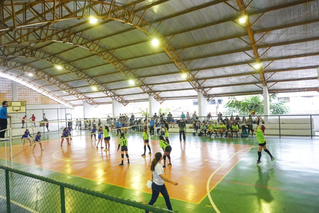 A fase se estende até o dia 7 de abril, com competições realizadas em escolas locais (Imagem: Divulgação)