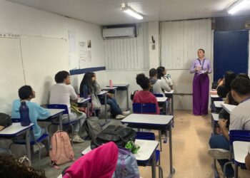 Governo cadastra alunos do 3º ano e oferece vagas de primeiro emprego e jovem aprendiz em Caruaru