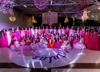 Baile Pétalas do Agreste contempla 50 meninas da Rede Municipal de Ensino