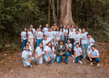 Adolescentes participam de ação na Serra dos Cavalos