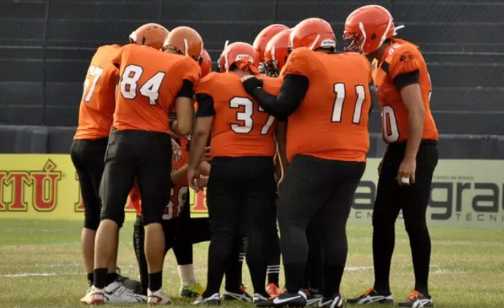 Partida da Liga Nacional de Futebol Americano é realizada em Caruaru