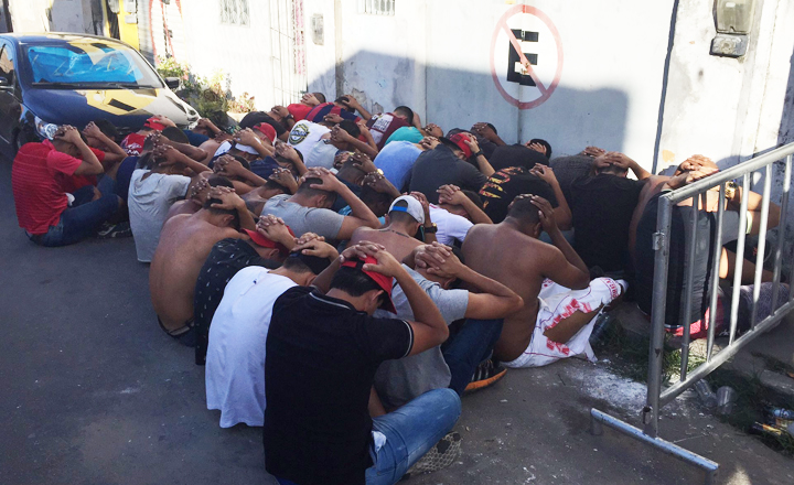 Mais de 40 torcedores são detidos em partida no estádio Lacerdão