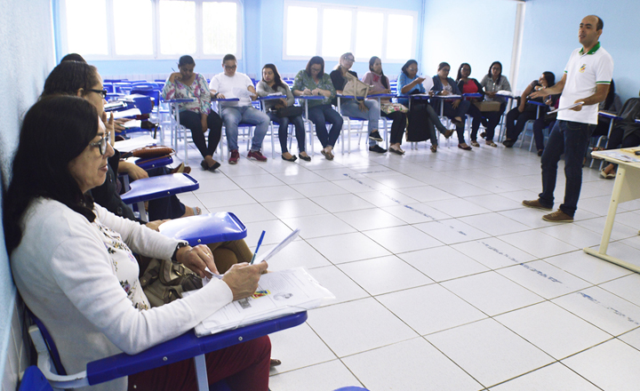 Professores de Caruaru participam de formação continuada