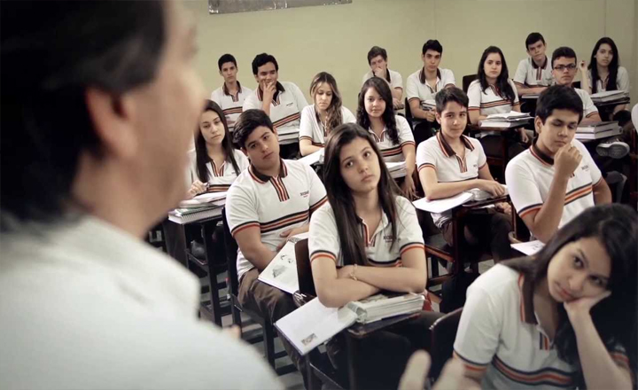 Colégio abre concurso para professor de inglês em Caruaru