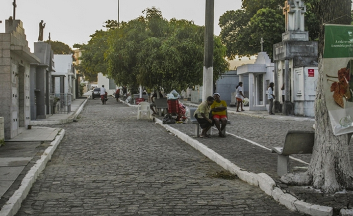 Cemitérios públicos de Caruaru terão horário estendido no Dia de Finados