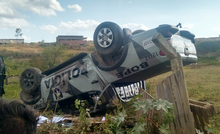 Viatura do Batalhão de Operações Especiais capota em Caruaru