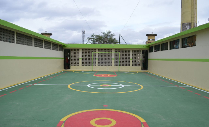 Penitenciária de Caruaru inaugura quadra de futsal