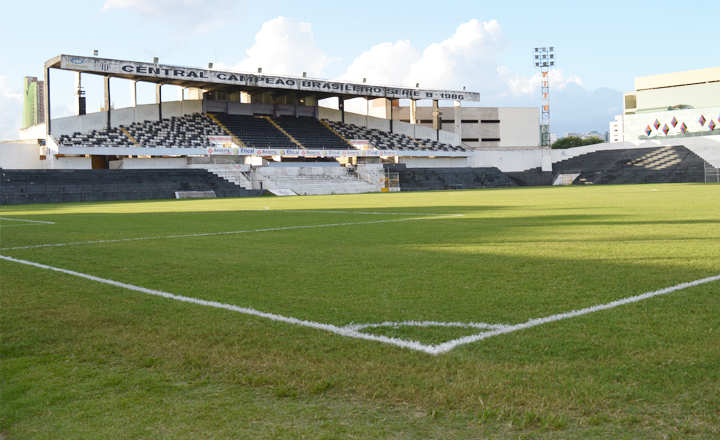 Belo Jardim e Sport se enfrentam no Estádio Lacerdão