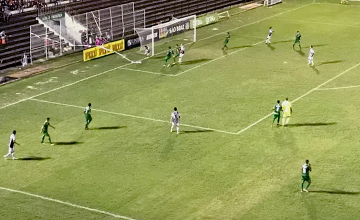 Central vence Salgueiro em partida no estádio Lacerdão