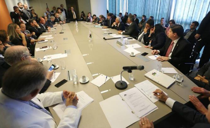 Executiva do MDB aprova dissolução do diretório de Pernambuco
