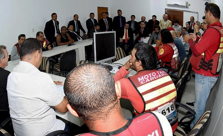 Câmara Municipal de Caruaru discute demandas de mototaxistas