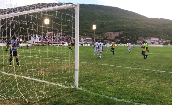 Central vence Pesqueira por 2 a 1