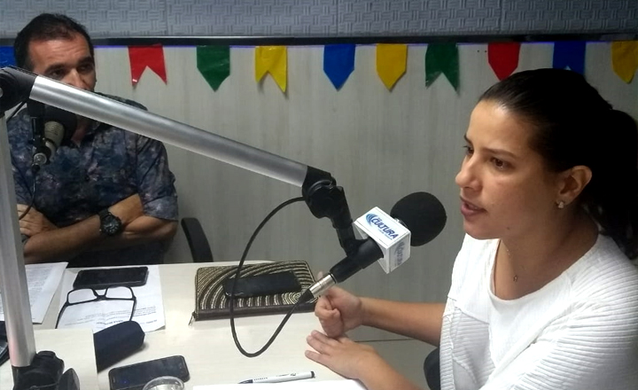 “Ele precisa deixar de fofoquinha”, afirma Raquel Lyra sobre José Queiroz