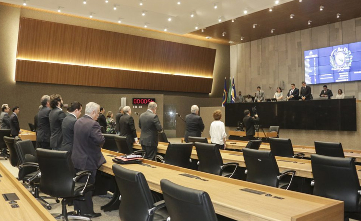Assembleia Legislativa de Pernambuco encerra semestre com homenagem a Guilherme Uchôa