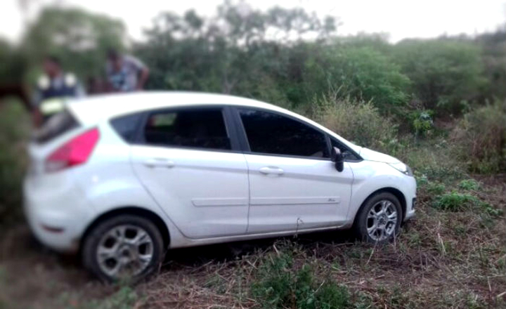 Carros roubados em Caruaru são recuperados por policiais