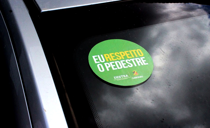 Campanha educativa é realizada nas faixas de pedestres de Caruaru
