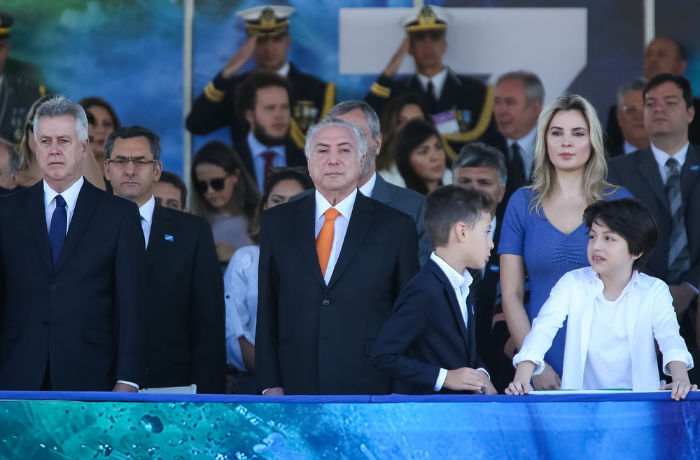 Desfile em Brasília reúne autoridades
