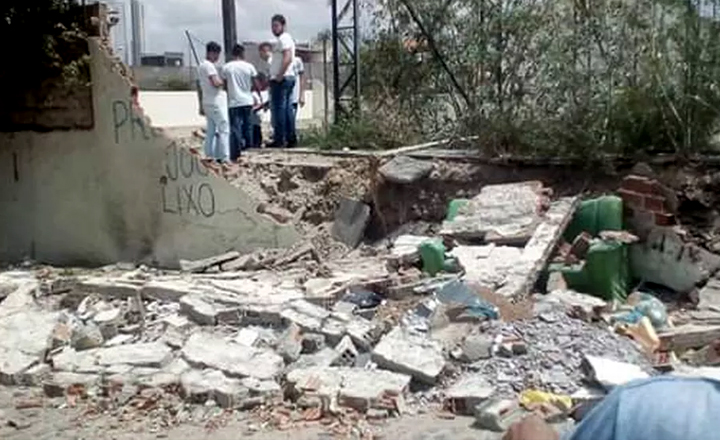 Queda de muro é registrada em escola de Caruaru