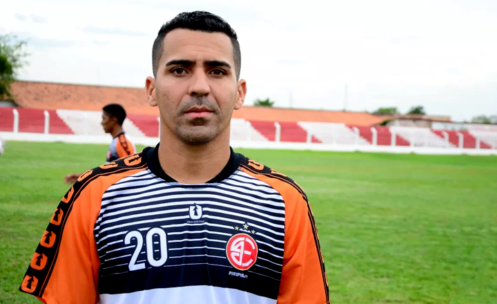 Meia Paulinho Mossoró é novo contratado do Central