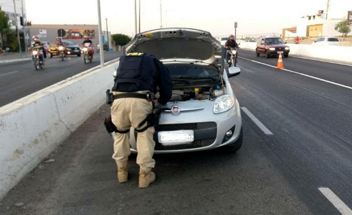 Motorista de aplicativo é detido em Caruaru com carro adulterado