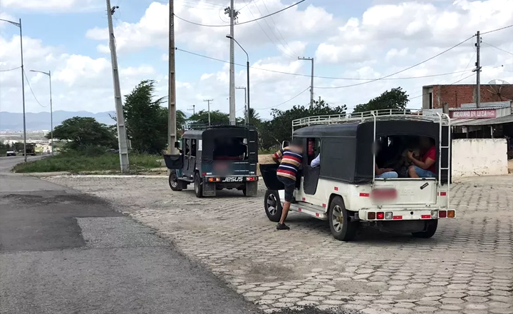 Operação fiscaliza veículos de transporte alternativo de Caruaru