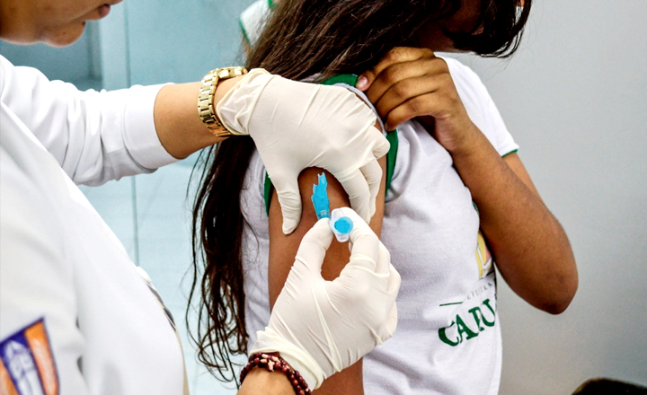 Campanha de vacinação imuniza mais de mil alunos em Caruaru
