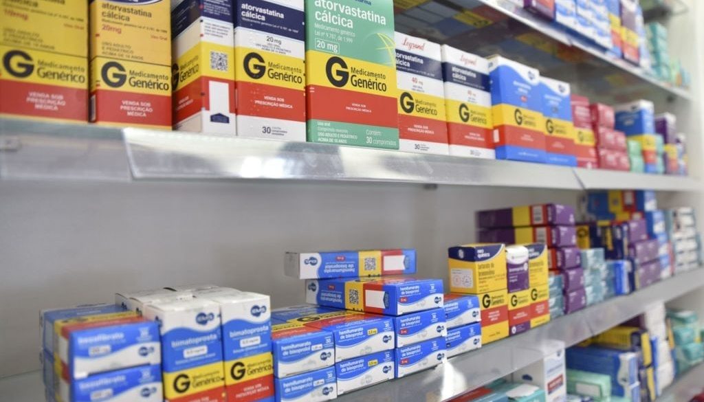 Aposentados e pensionistas podem ter 50% de desconto na compra de remédios