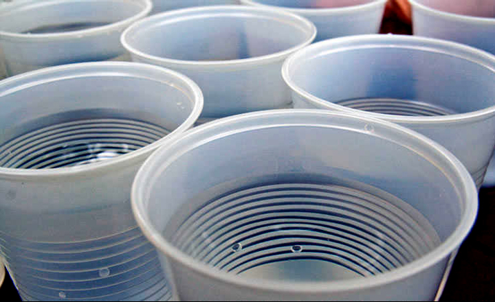 Projeto proíbe uso de copos plásticos em repartições públicas de Pernambuco