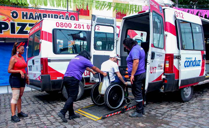 Programa oferece transporte gratuito para cadeirantes em São João de Caruaru