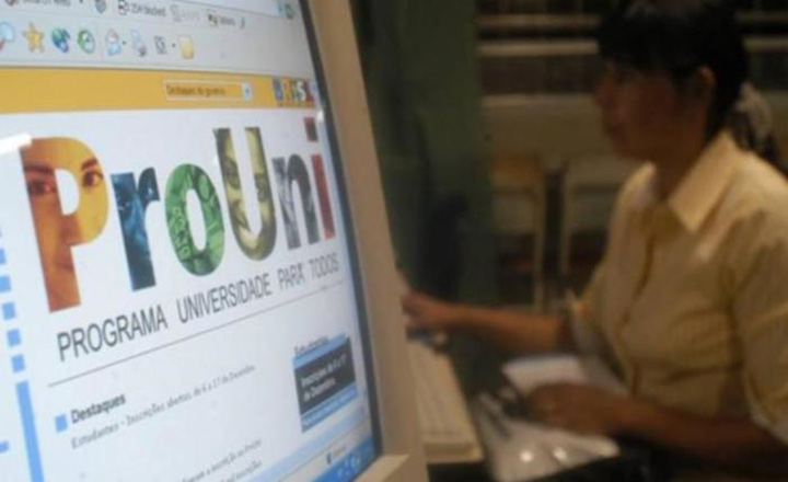 A classificação dos estudantes é feita de acordo com as notas do Enem (Imagem: Arquivo/Agência Brasil)