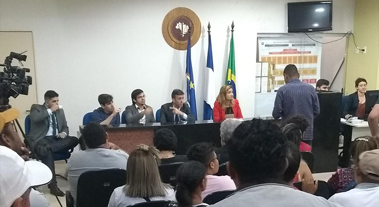 Ambulantes participam de reunião no Ministério Público