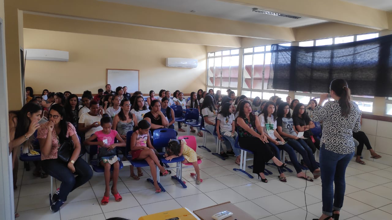 Campanha de conscientização e enfrentamento à violência contra a mulher é promovida em Caruaru