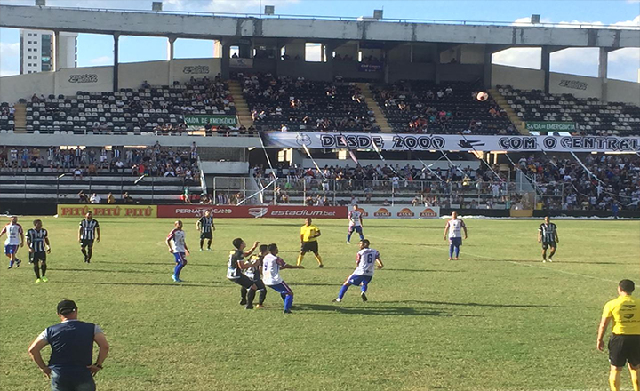 Com gol anulado e muita confusão, Central empata com o Afogados no Lacerdão.
