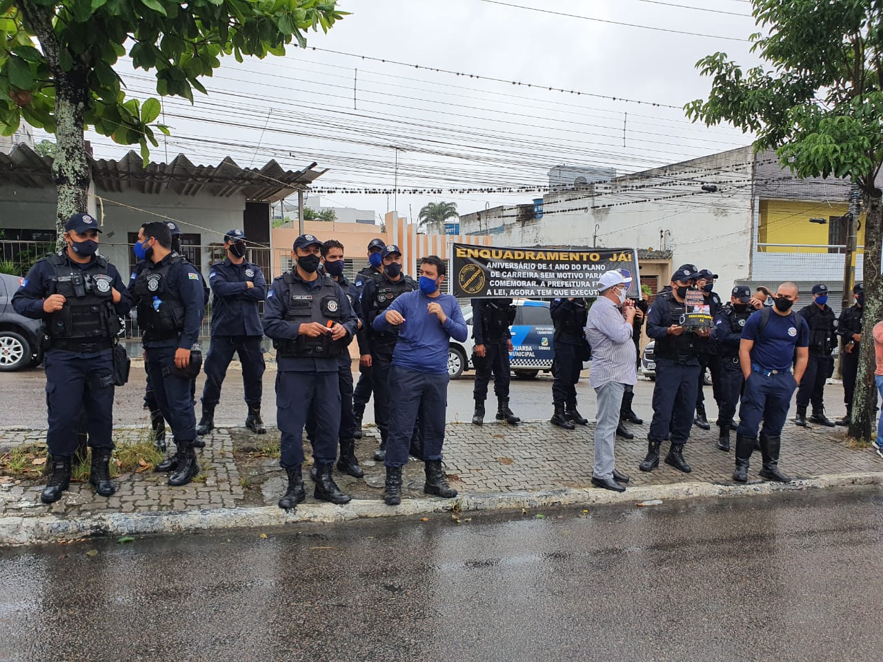 Agentes de trânsito e guardas municipais realizam protesto em Caruaru
