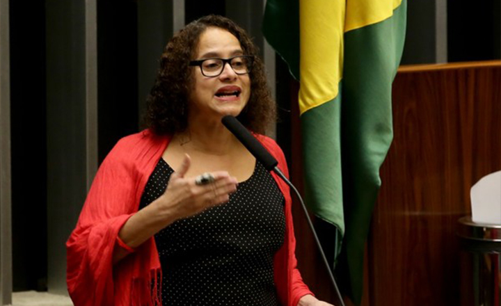 Luciana Santos é diagnosticada com Covid-19