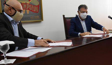 UFPE e Amupe assinam convênio para a realização de testes da Covid-19
